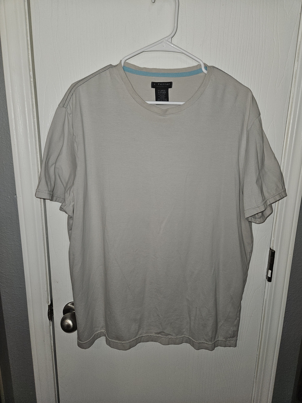 jf j.ferrar Men's Short Sleeve Crew Neck T-Shirt in Light Gray